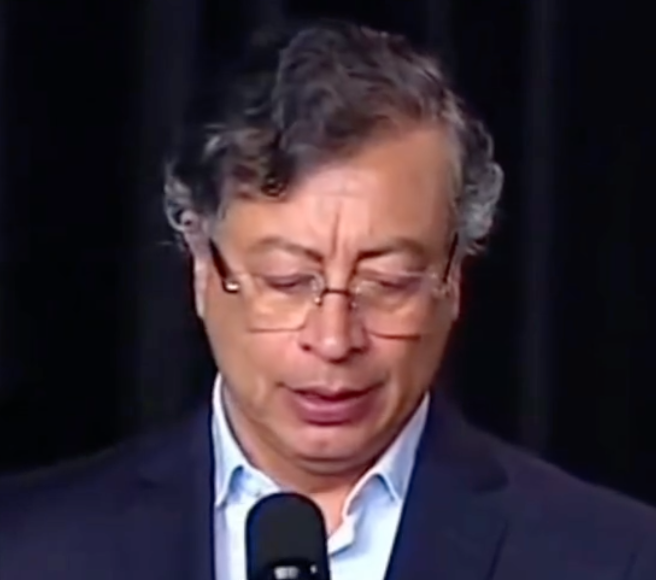 Presidente Petro pidió perdón a familias de jóvenes fallecidos en operación militar